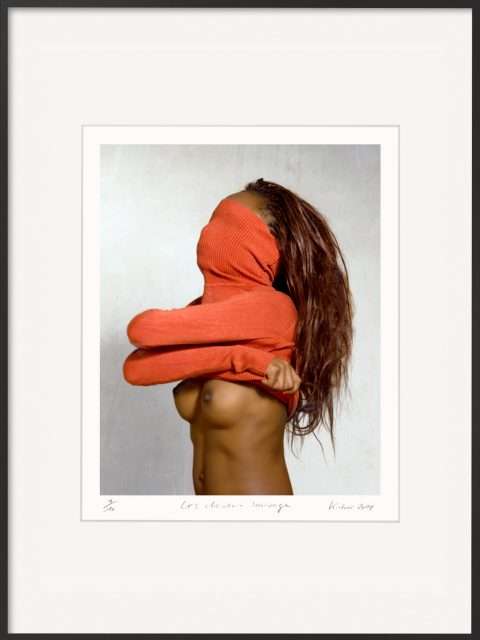 schöne mulattin mit brünettem haar