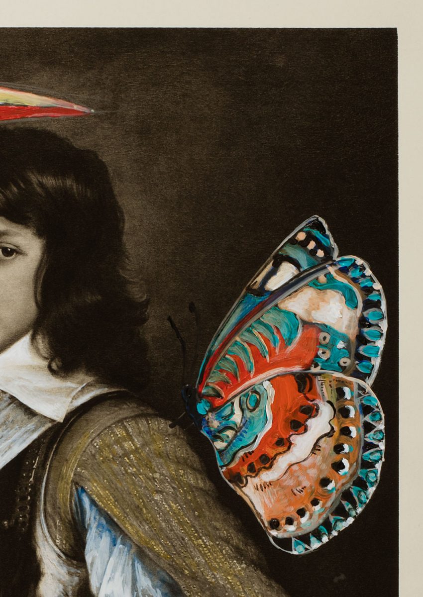 Ein Schmetterling hat sich auf der Schulter des Prinzen niedergelassen - dies zeigt das Detail der Malereicollage Thomas Gatzemeier der Prinz