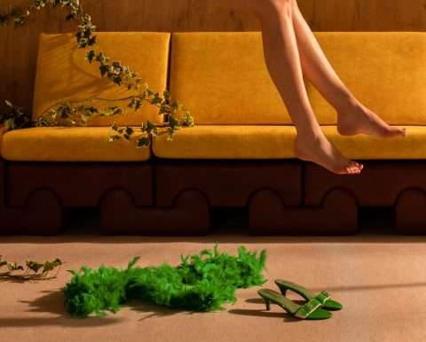 Die Detailaufnahme der Fotografie von Horst Kistner Tropicana Circus zeigt wie planvoll der Künstler seine Räume konzipiert. Efeu und Federwerk schmücken den Raum.