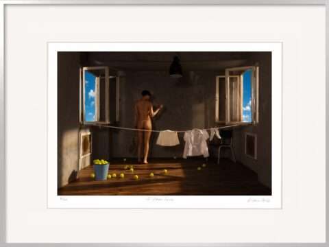Die Arbeit aus dem Jahr 2022 Horst Kistner Fotografie Fifteen Love enthält mal Stilelemente des Film Noir und des Surrealismus. Eine nackte Tennisspielerin steht, das Gesicht zur Wand, in einem dunklen, mystischen Raum. Den Tennisschläger hält sie in der Hand. Tennisbälle liegen verstreut auf dem Boden und die Fenster stehen offen. Man erblickt einen freundlichen Sommertag trotz aller Melancholie.