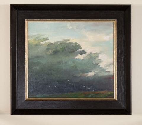 Das Gemälde von Thomas Gatzemeier Vögel fliehen dem Sturm der da kommen wird aus dem Jahr 2010 ist in der Technik Öl auf Leinwand gemalt und hat die Maße 36 x 40 cm.