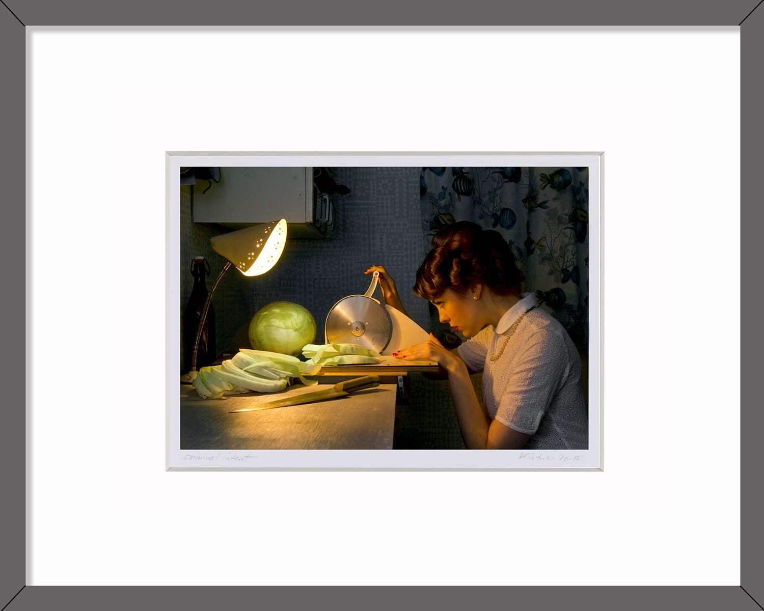 Dieses Kleine Kunst Geschenk von Horst Kistner mit dem Titel Criminal Intent können sie mit einem Rahmen Dunkelgrau erwerben. Es ist fertig und braucht lediglich den richtigen Platz an der Wand.