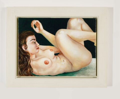 Das Gemälde von Thomas Gatzemeier mit dem Titel Frau mit rotbraunem Haar ist ein kleines Aktgemälde einer jungen Frau mit weißem Rahmen.