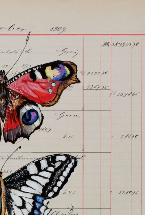 Das Unikat von Thomas Gatzemeier Insecta Poetica ist eine Arbeit aus dem Zyklus Sammelsurium und zeigt Schmetterlinge naturalistisch gemalt auf antikem Kontopapier.